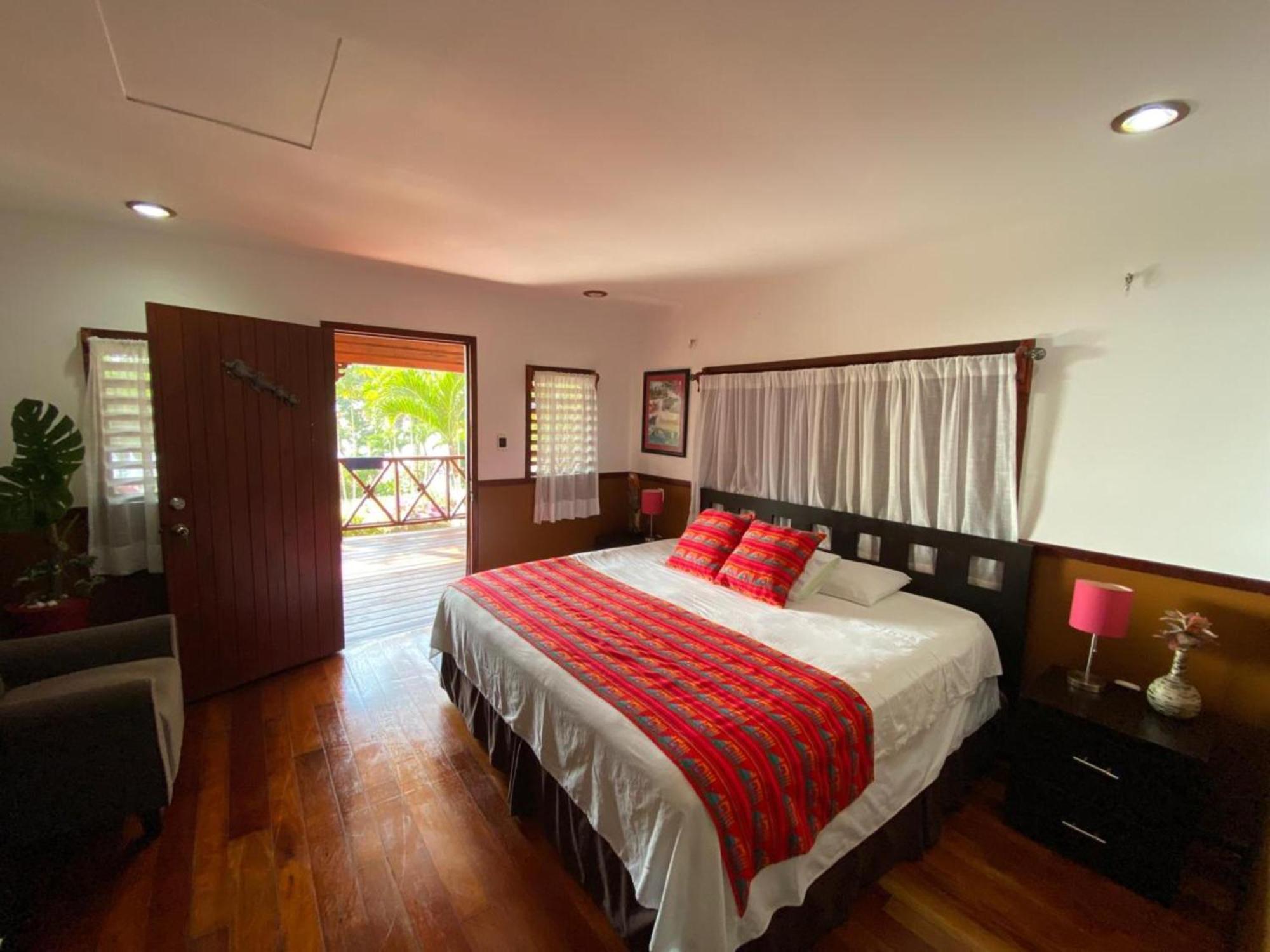Coras Place Bacalar Lagoon Front Room photo